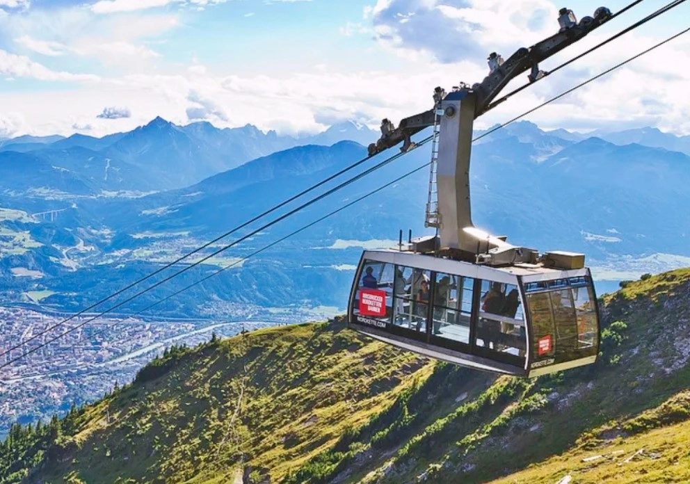 Cel mai lung traseu de telecabină din lume traversează mai multe insule, zone împădurite și marea