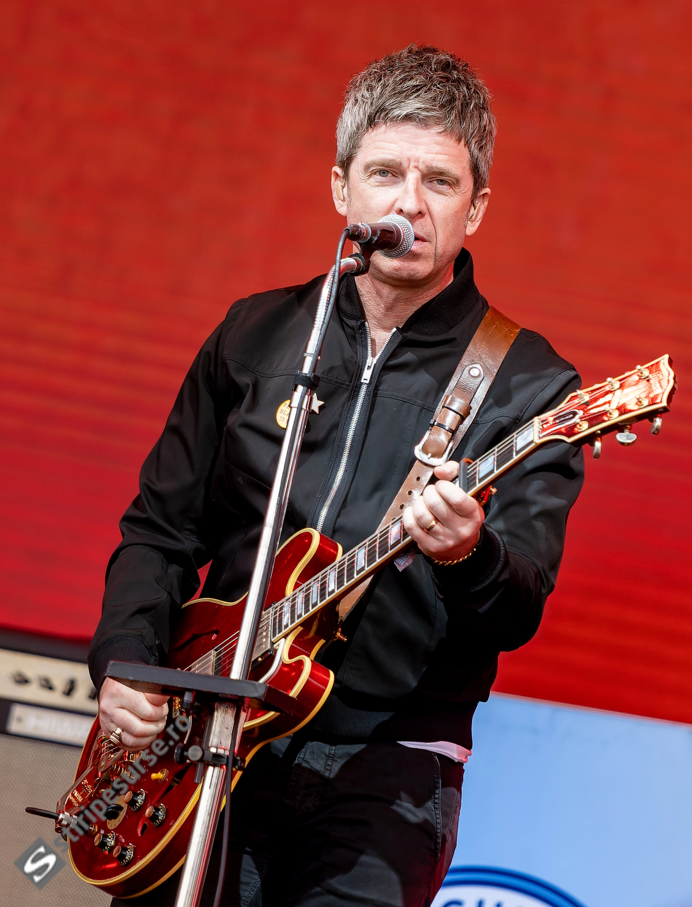Chitara lui Noel Gallagher, simbolul despărțirii trupei Oasis, va fi scoasă la licitaţie