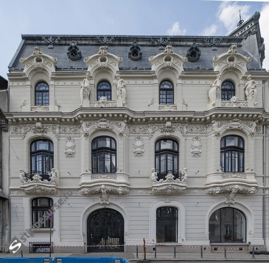 Cea de-a patra expoziţie anuală de la Miţa Biciclista invită publicul într-o călătorie printre prietenii și iubiri interzise