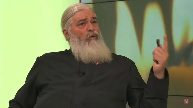 "Sentință" pământeană până la cea divină! CNCD a lovit puternic în preotul Calistrat: Părintele, amendat că le-a făcut pe două femei "isterice nemăritate"