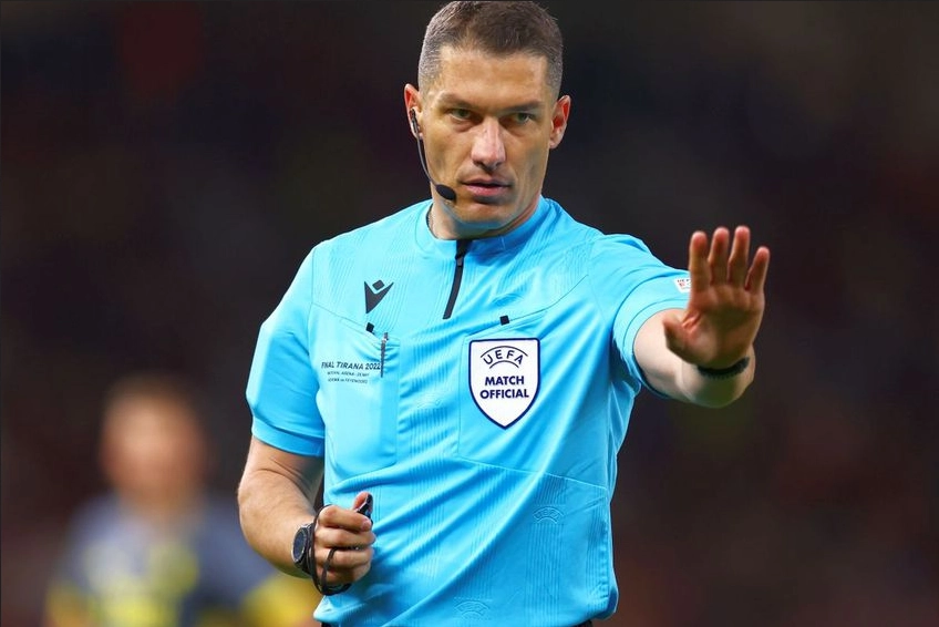 Istvan Kovacs va arbitra meciul Serbia – Albania, din preliminariile CM