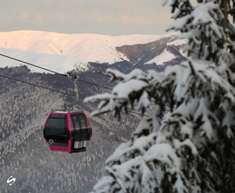 Vântul puternic dă peste cap sezonul de schi la Sinaia: Instalațiile de transport pe cablu de la cota 2000, oprite