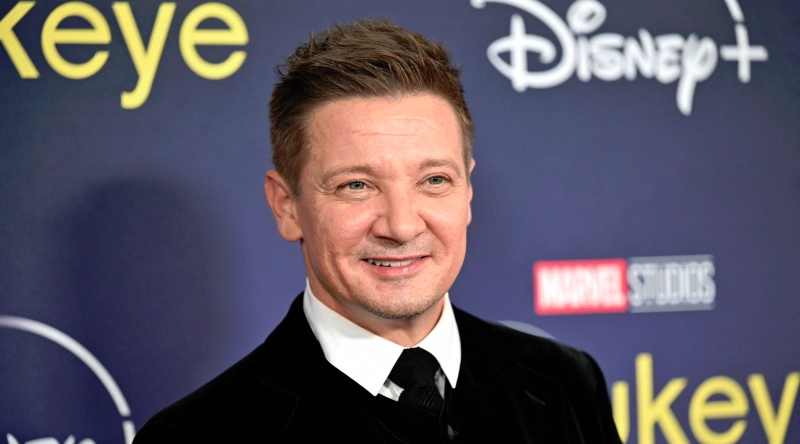 Actorul Jeremy Renner este acuzat de hărţuire sexuală de regizoarea Yi Zhou