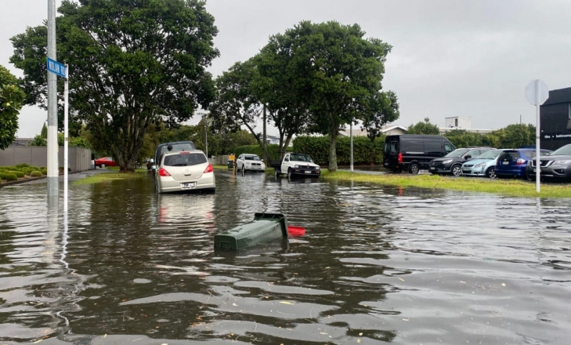 Furtună puternică în Noua Zeelandă: A perturbat transporturile şi a lăsat mii de rezidenţi fără curent electric