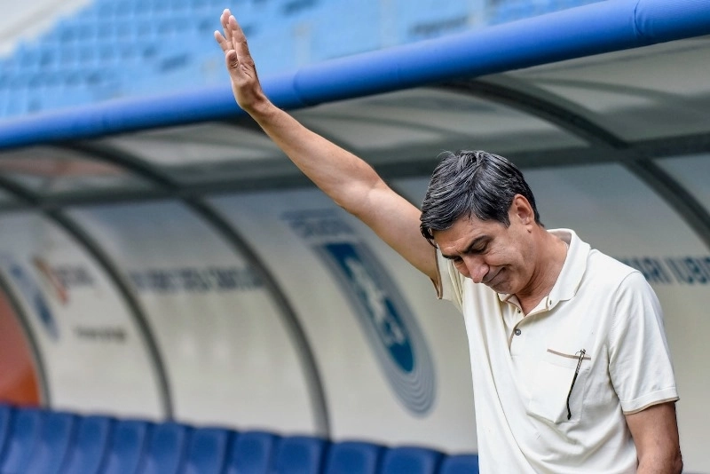 Victor Pițurcă: 'Din ce trece vremea, primesc telefoane cât mai rar'