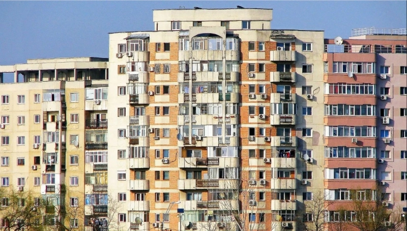 Beneficiarii de locuinţe sociale refuză să le părăsească după expirarea contractelor, afirmă primarul Piteştiului