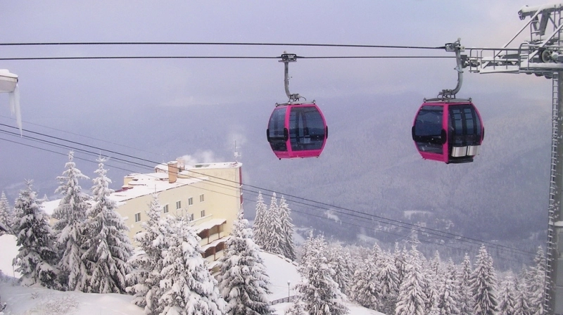 Vântul pune pe pauză Bucegii: Gondola Carp spre Cota 2000, oprită chiar înainte de valul de ninsori și viscol