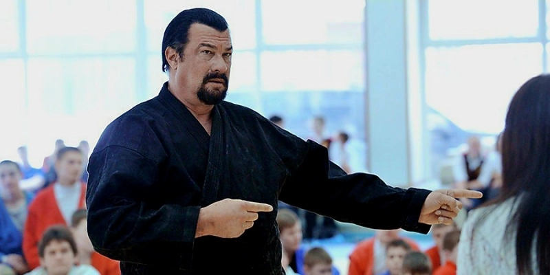 Steven Seagal își vinde conacul de lux din Moscova pentru 7,5 milioane de dolari