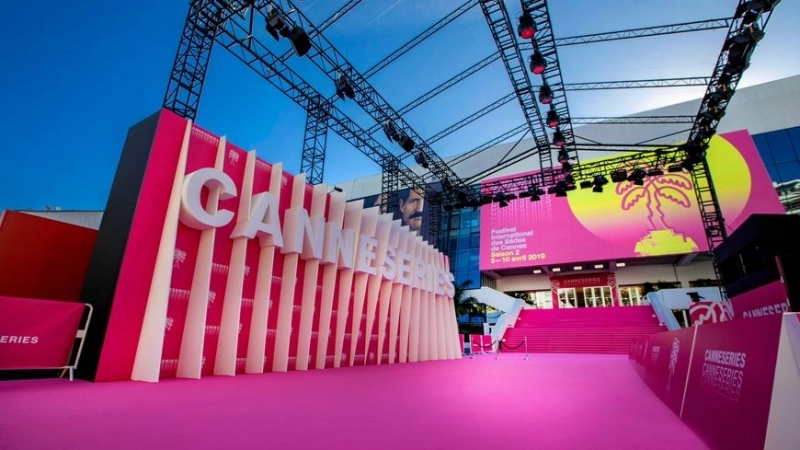 "Refuzăm ca inteligenţa artificială să dicteze legea în cinematografie", a declarat preşedinta Festivalului de la Cannes