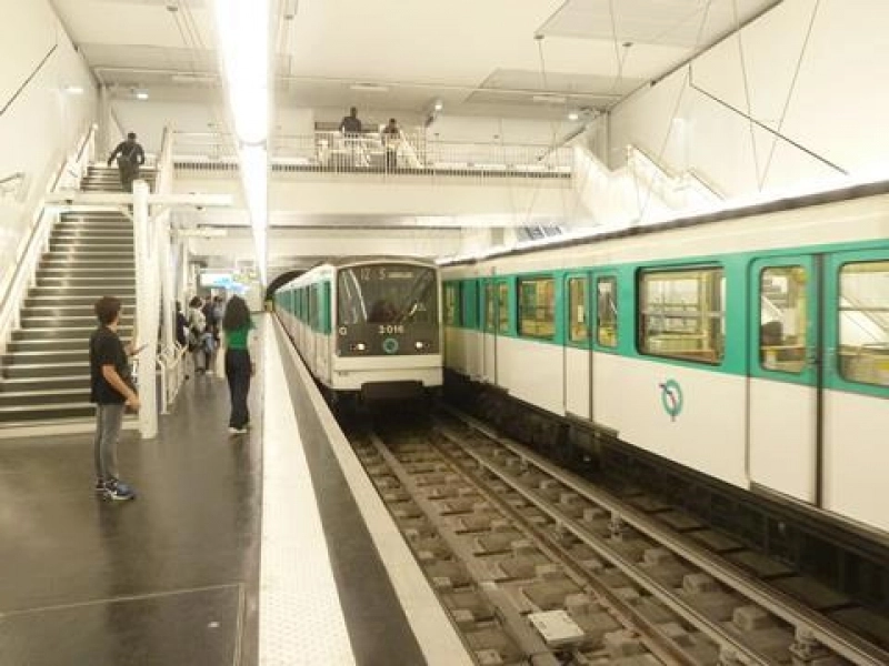 După 125 de ani, Parisul spune adio biletelor de hârtie la metrou