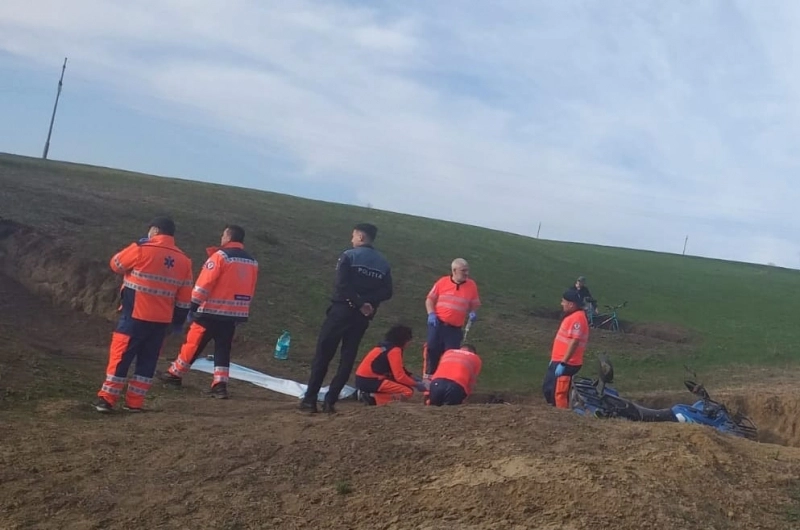 Un bărbat şi o femeie, răniţi după ce s-au răsturnat cu ATV-ul într-o localitate din Teleorman - Bărbatul, aflat în stare gravă, a fost trasferat la Spitalul Universitar din Bucureşti