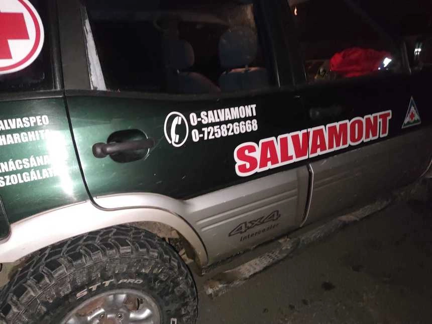 Mamă și doi copii, cetățeni străni, salvați de jandarmii montani după ce au rămas blocați în Munții Orăștiei