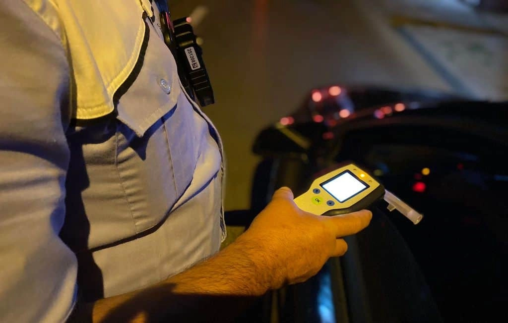 Şeful secţiei de psihiatrie din Spitalul de Urgență Roman, reţinut după ce ar fi condus băut și sub influenţa drogurilor