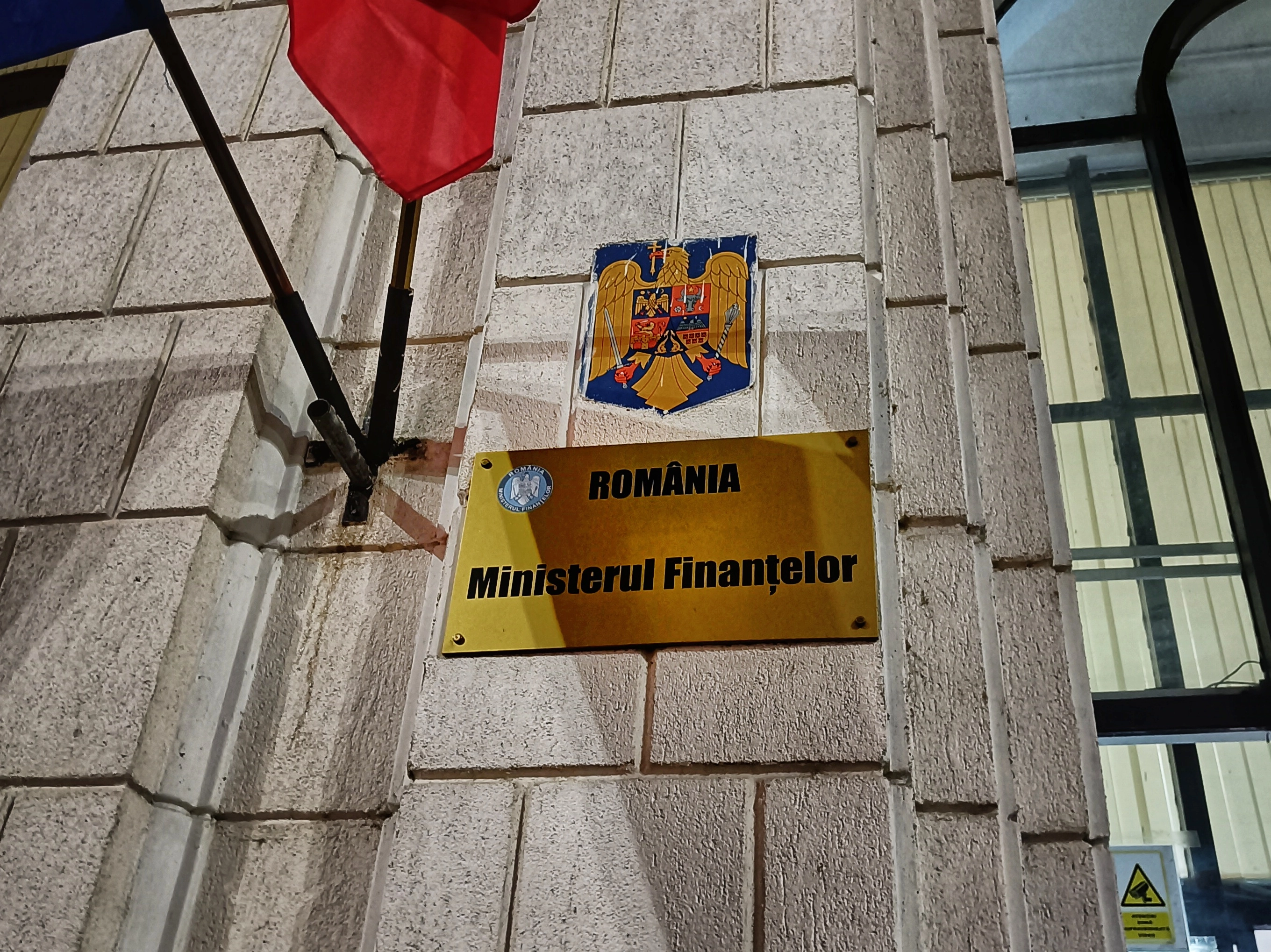 Ministerul Finanțelor împrumută 500 milioane lei de la bănci