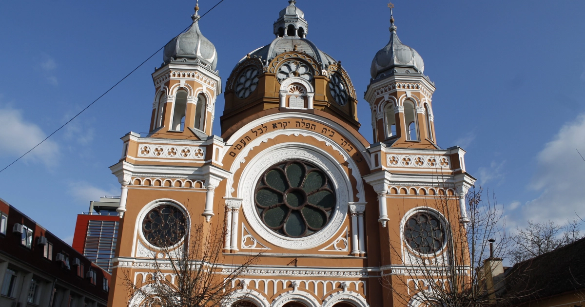 Trei sinagogi bucureştene vor putea fi vizitate sâmbătă, în intervalul 20:00-00:00, în Capitală, în cadrul evenimentului Noaptea Sinagogilor Deschise