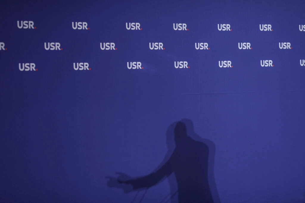 Revoltă în USR după a cincea amânare a CCR pe pensiile speciale: 'Ar trebui amendată Lia Savonea. Este o cerere abuzivă'