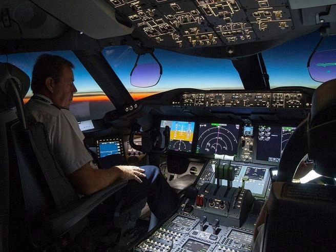 VIDEO Premieră istorică - Avionul Apocalipsei pentru prima dată pe un aeroport civil