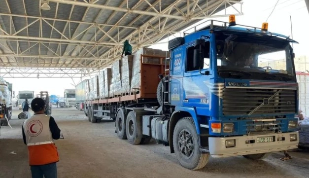 Israelul urmează să autorizeze intrarea a 600 de de camioane cu ajutor umanitar în Fâşia Gaza