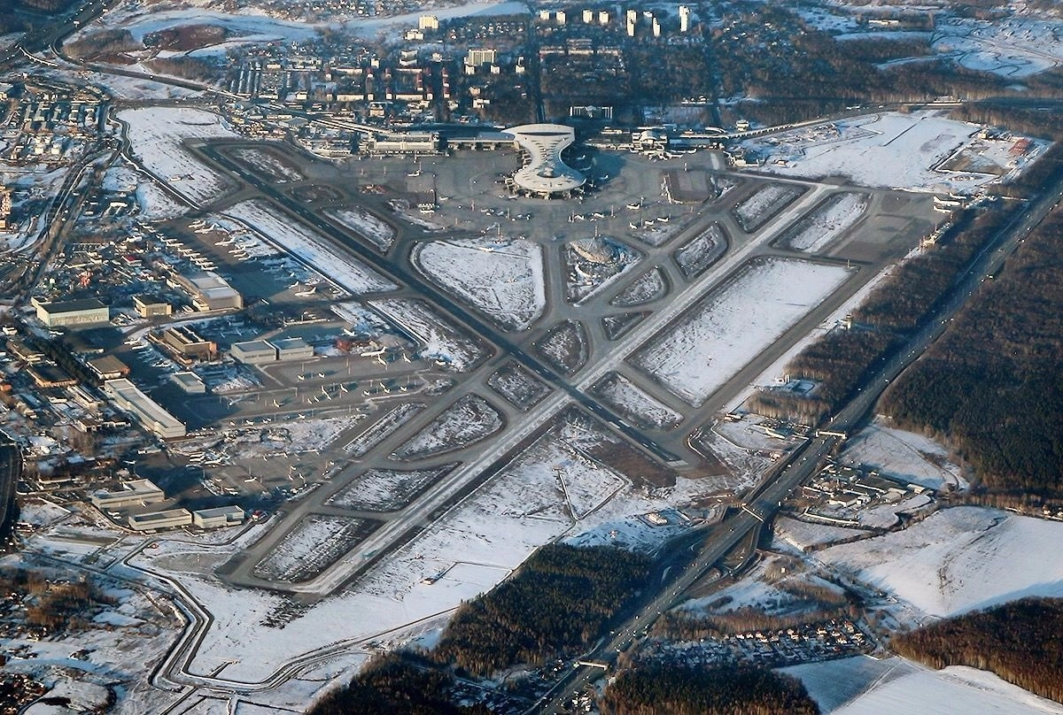 Moscova îngropată în zăpadă - Principalul aeroport al Moscovei a suspendat toate zborurile