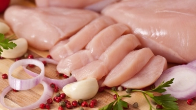 INS: Producţia de carne a crescut la porcine, ovine, caprine şi păsări, iar la bovine a scăzut, în 2025