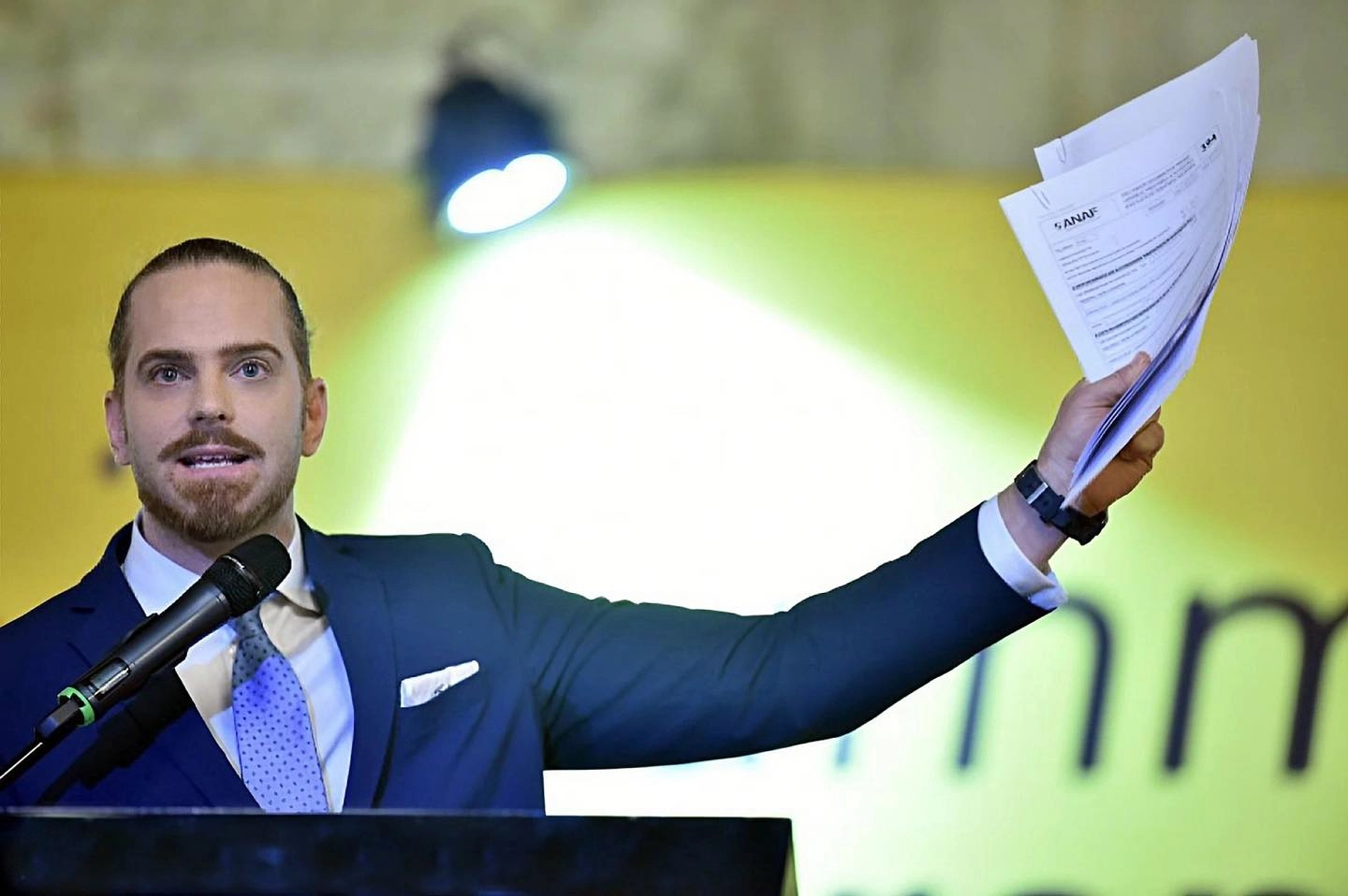 Fostul ministru Ilan Laufer, amendat după accidentul din Capitală