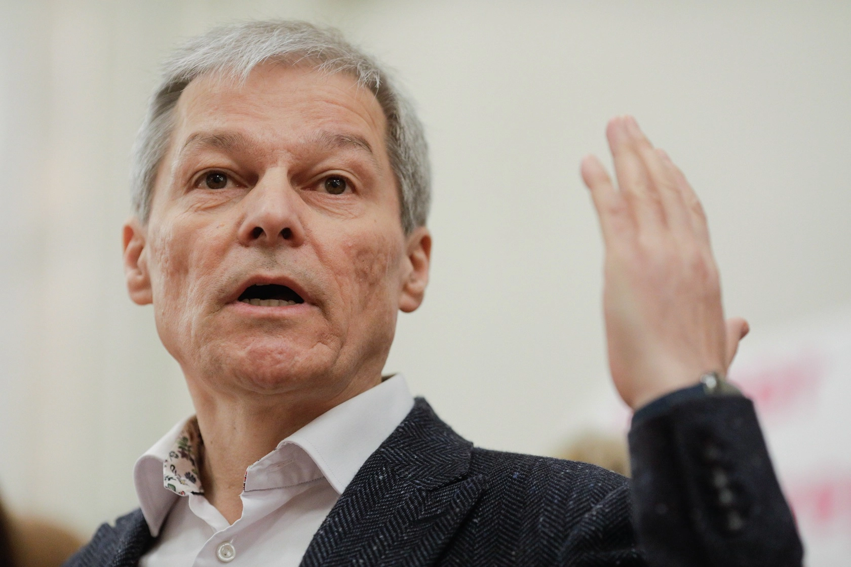 Dacian Cioloș, mesaj pentru moldoveni înainte de alegeri: 'dacă veți alege calea europeană, își vor pierde pentru totdeauna puterea de a vă dicta viitorul'
