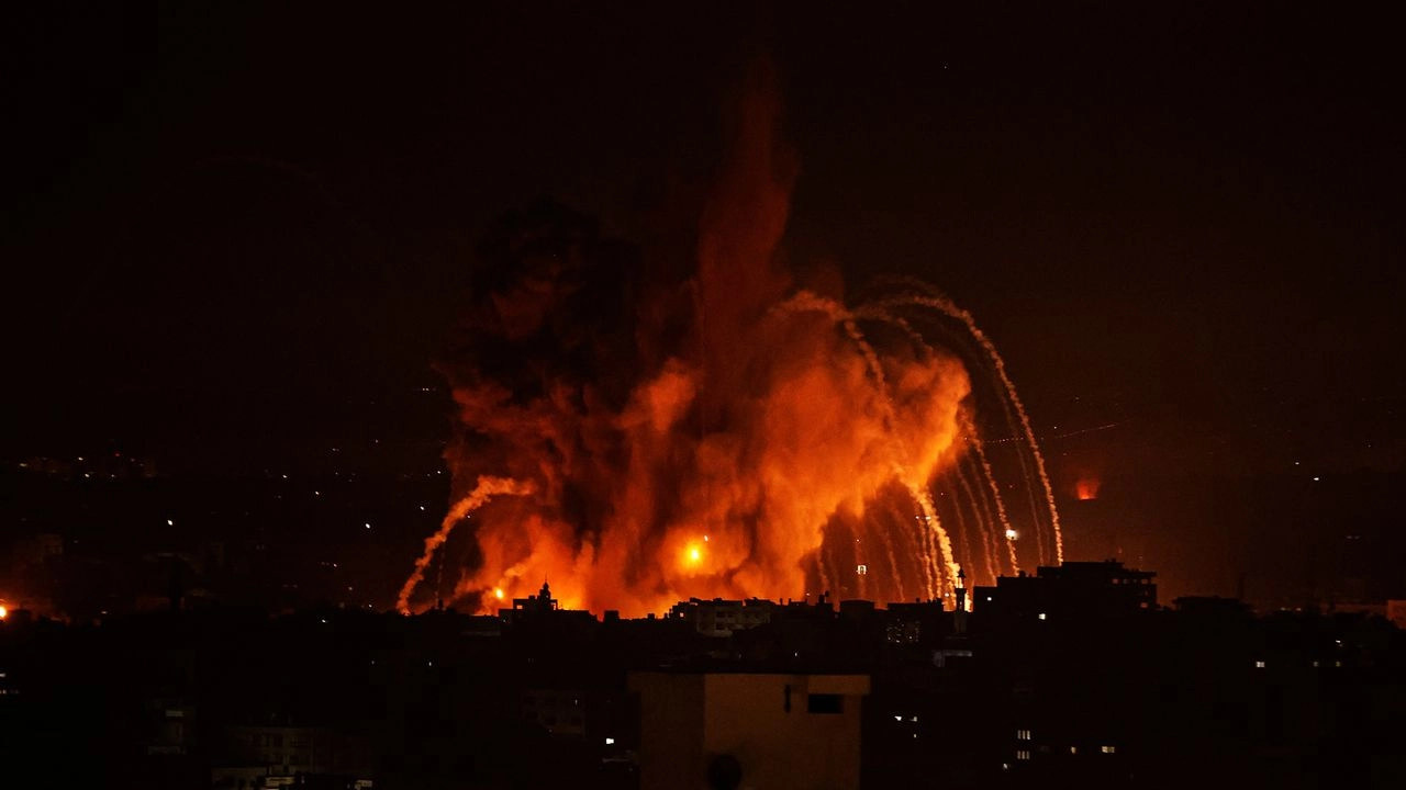 Israelul a reluat bombardamentele asupra Gazei! Netanyahu cuză Hamas de trădarea armistițiului și ordonă atacuri puternice