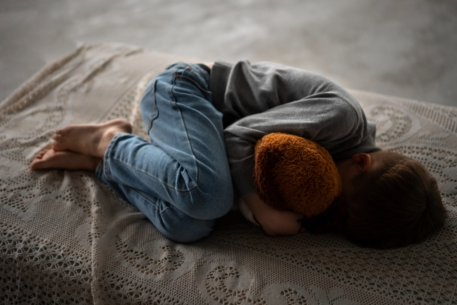 Lipsa prietenilor în copilărie crește riscul de demență la vârsta adultă