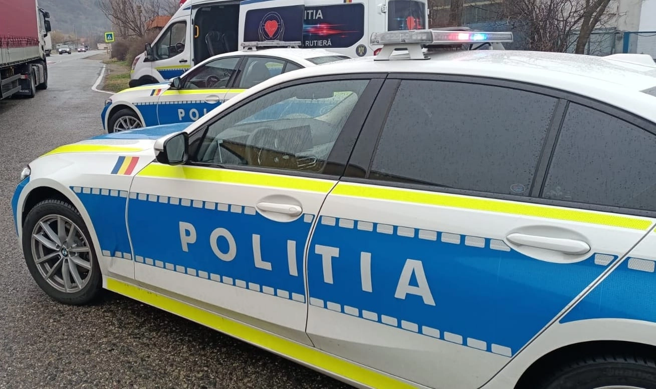 Scandal între mai mulţi tineri, în plin bulevard. Trei persoane au ajuns la spital