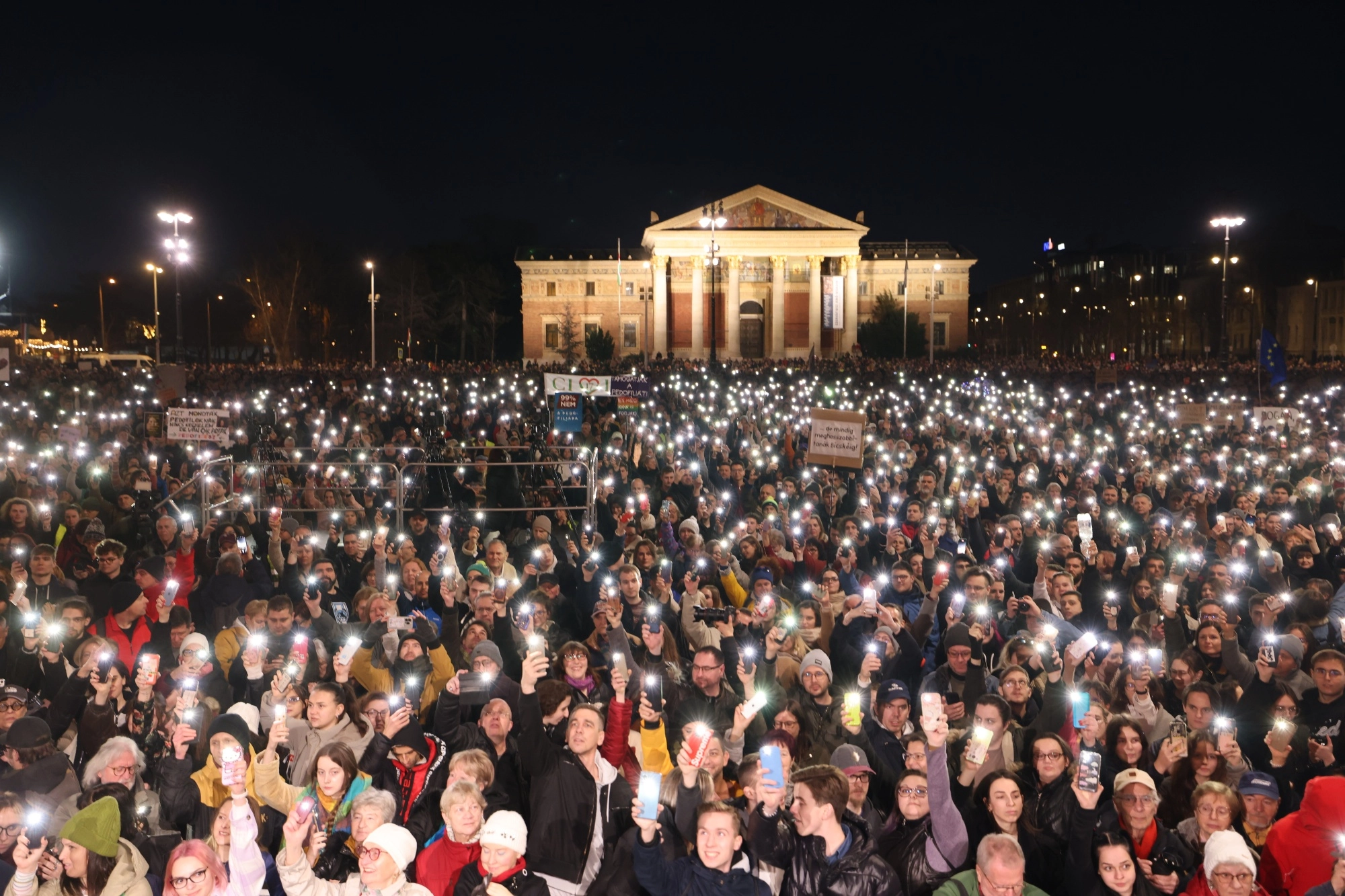Protest la Budapesta, după ce un ministru a spus că romii ar trebui 'să cureţe toaletele scârboase din trenuri'