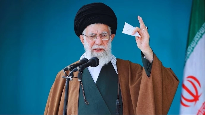 VIDEO Regimul Ali Khamenei din Iran se clatină: val de morți în protestele de stradă / Imagini terifiante cu bătăi / Donald Trump intervine