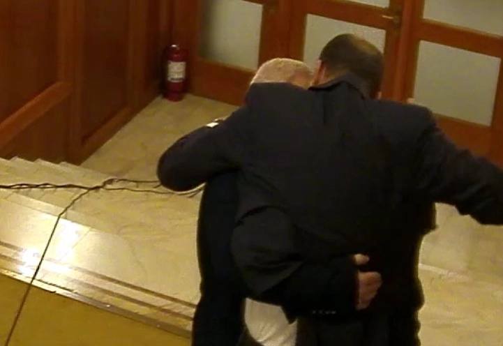 Decizie în dosarul bătăii din Parlament: Dan Vîlceanu află dacă ajunge în fața instanței
