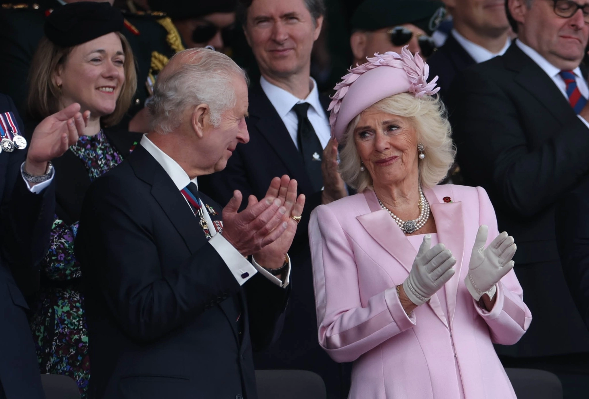 FOTO Regele Charles şi regina Camilla au prezentat felicitarea de Crăciun pentru 2025