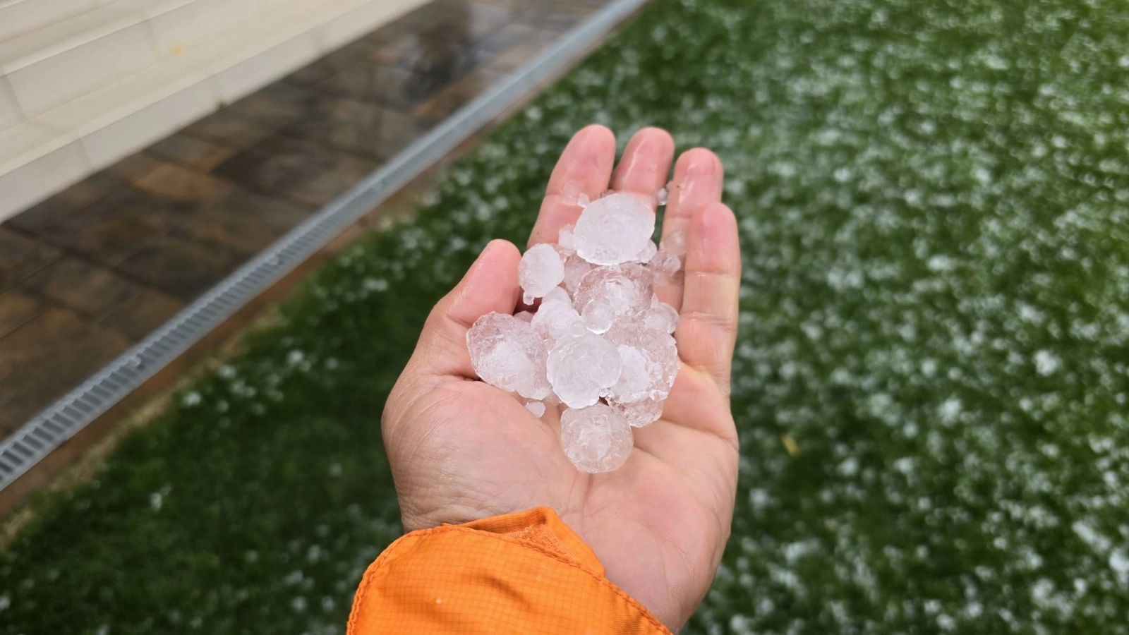 Grindină gigantică în Australia - Aproape 100.000 de locuințe au rămas fără electricitate