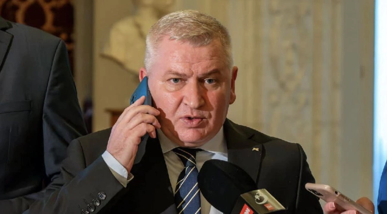 Deputat PNL a răbufnit: "Fals! Nu “Bolojan a cedat” în privinţa bugetului. Cel care a cedat este Grindeanu" / Florin Roman i-a "prezis viitorul șefului PSD"