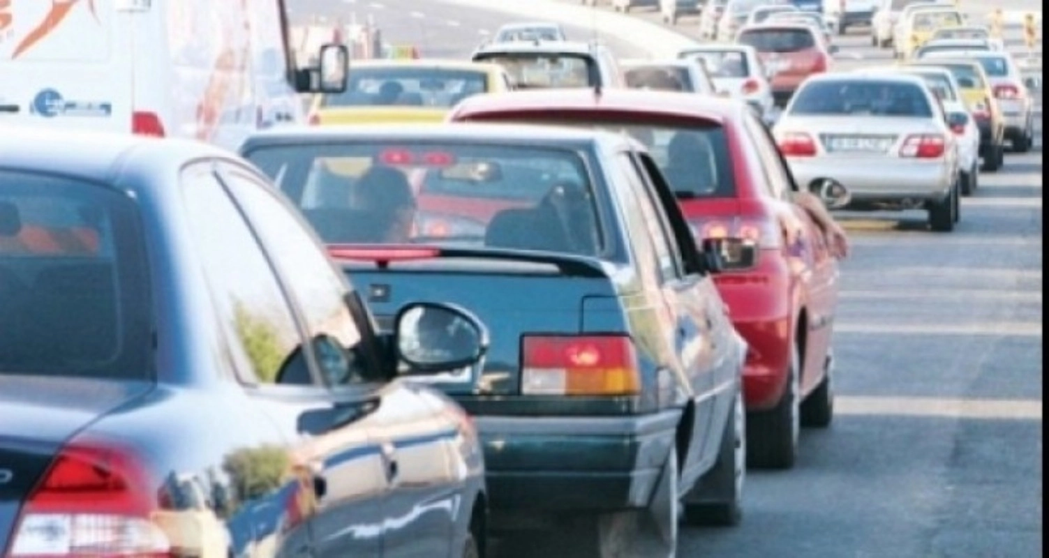 Trafic îngreunat pe DN 39, după ce un protestatar a urcat pe podul din Agigea