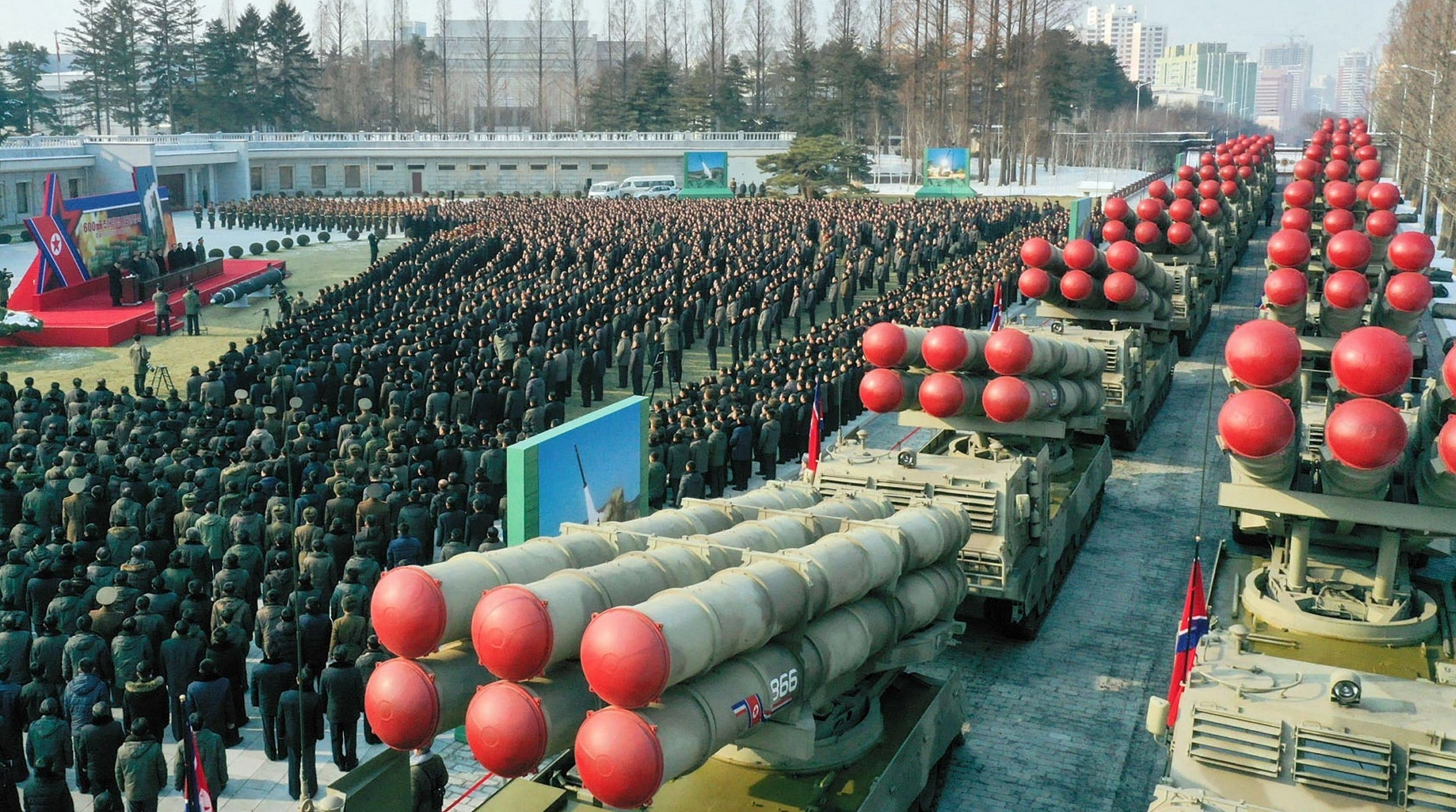 VIDEO Parada militară de amploare a lui Kim Jong-un la Phenian cu ocazia celei de-a 80-a aniversări a partidului unic