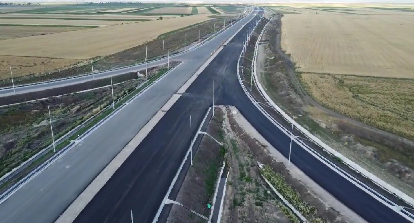 A fost dat în trafic pasajul rutier de pe DN2 peste autostrada A7, aferent Lotului 3 Pietroasele-Buzău
