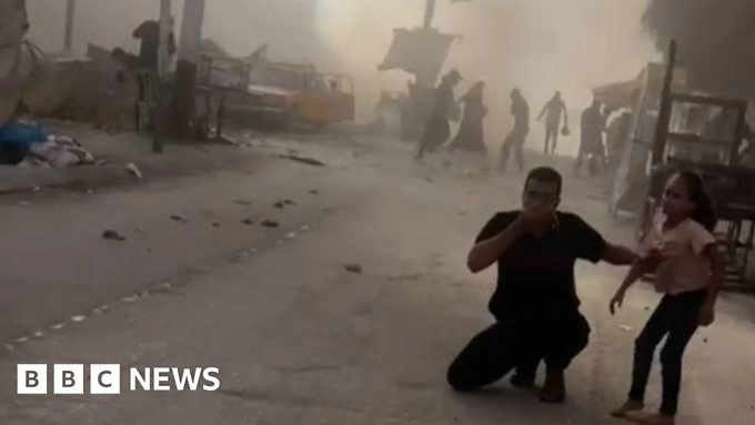 Un atac israelian a distrus o clădire cu 15 etaje în orașul Gaza