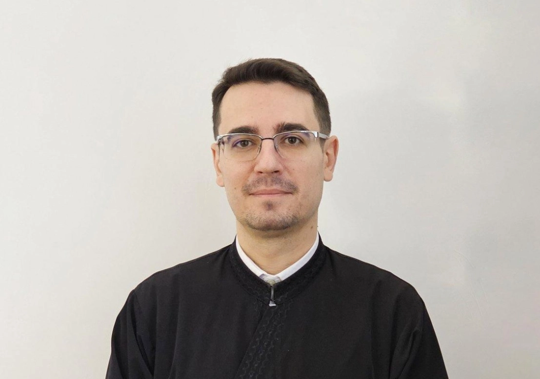 Scandall! Aurul preoților, motiv de dispută între purtătorul de cuvânt al BOR și Lucian Mîndruță: "Coincidență cu un anume partid similar vopsit?"