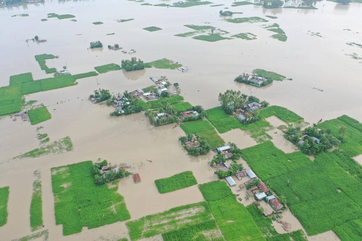 Vreme extremă în Bulgaria - Ploile torențiale și furtunile au lăsat multe localități izolate