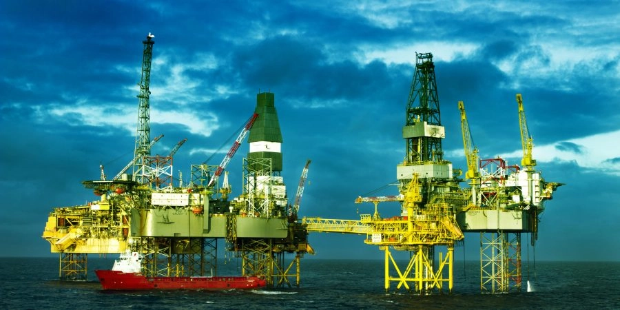 Mișcare neînțeleasă: OMV Petrom extrage gaz din Marea Neagra, dar taie locuri de muncă în loc să investească în petrochimie