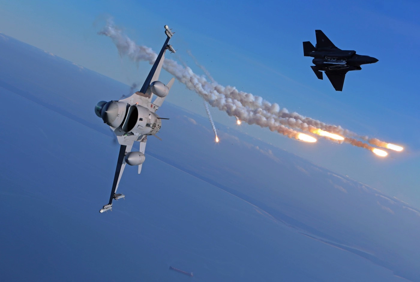 Bulgaria primeşte în totalitate primul lot de avioane de vânătoare F-16 Block 70