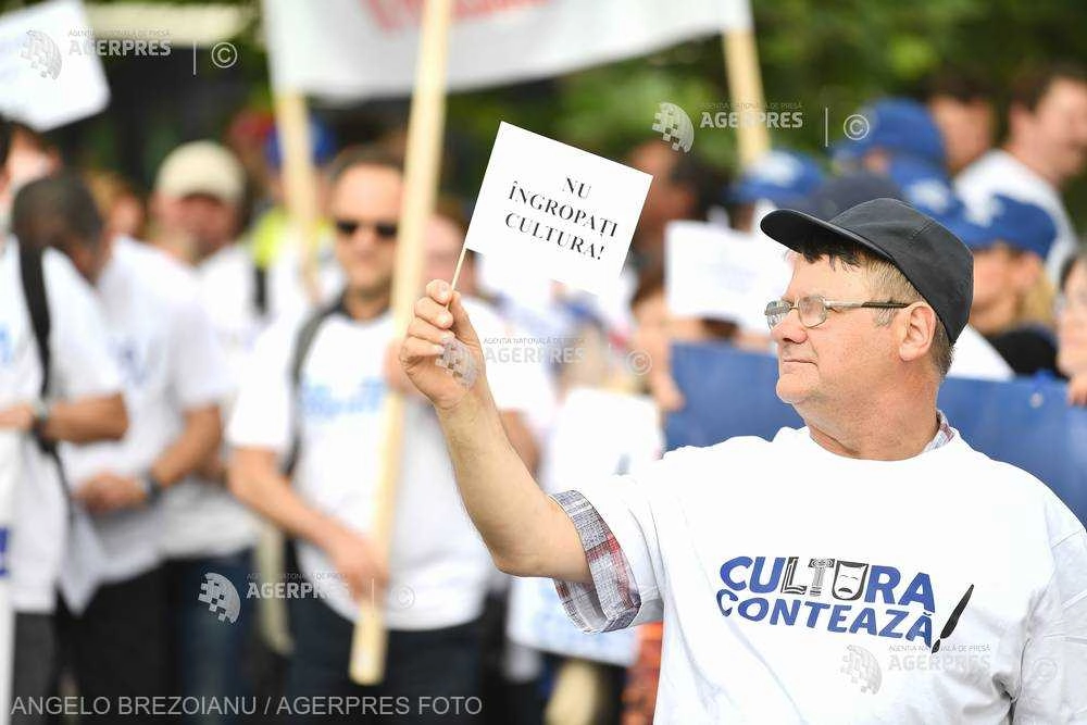 Federaţia CulturMedia solicită demisia ministrului Culturii şi intervenţia premierului şi preşedintelui pentru restabilirea legalităţii şi stabilităţii în sistemul cultural public