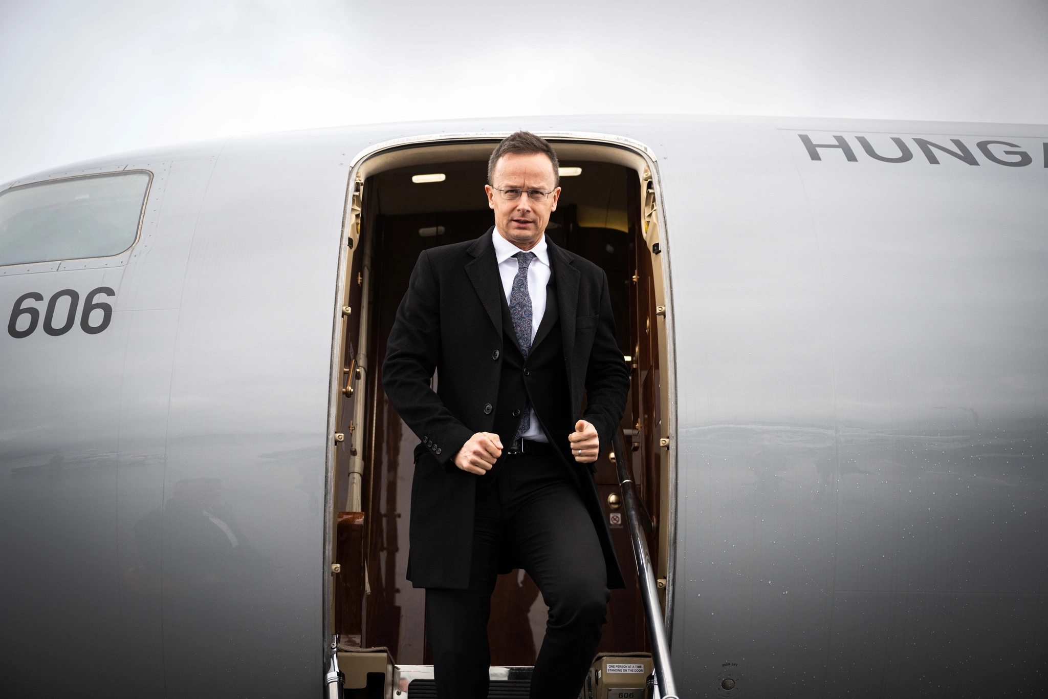 Ministrul ungar de externe acuză din nou Ucraina de amestec 'direct şi cu neruşinare' în alegerile din Ungaria