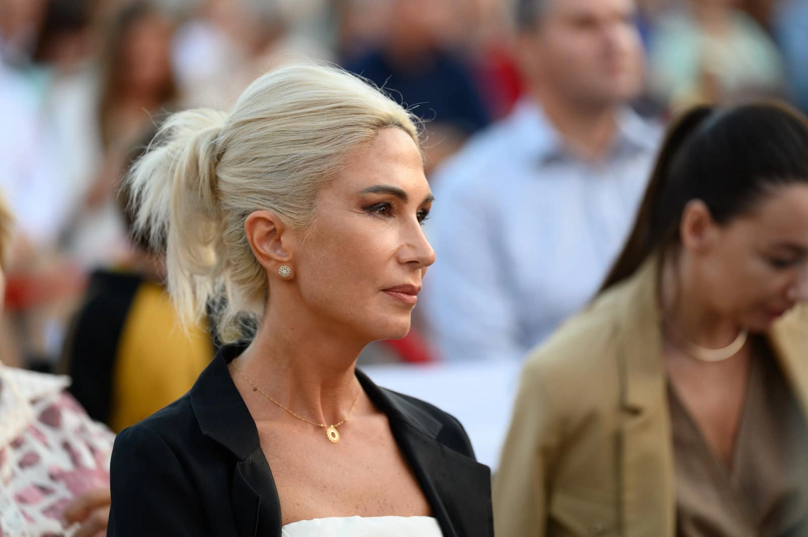 Raluca Turcan: Ilie Bolojan pare că rezistă şi bine face