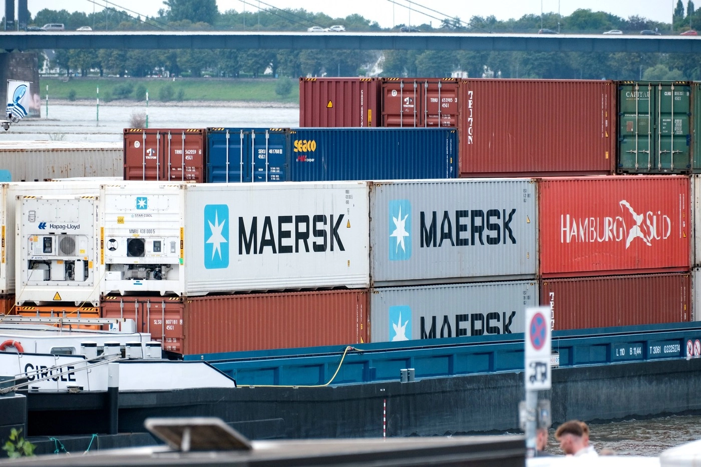 Gigantul transportator maritim Maersk îşi majorează estimările de profit; CEO-ul spune că comerţul global se dovedeşte mai rezilient decât se aştepta