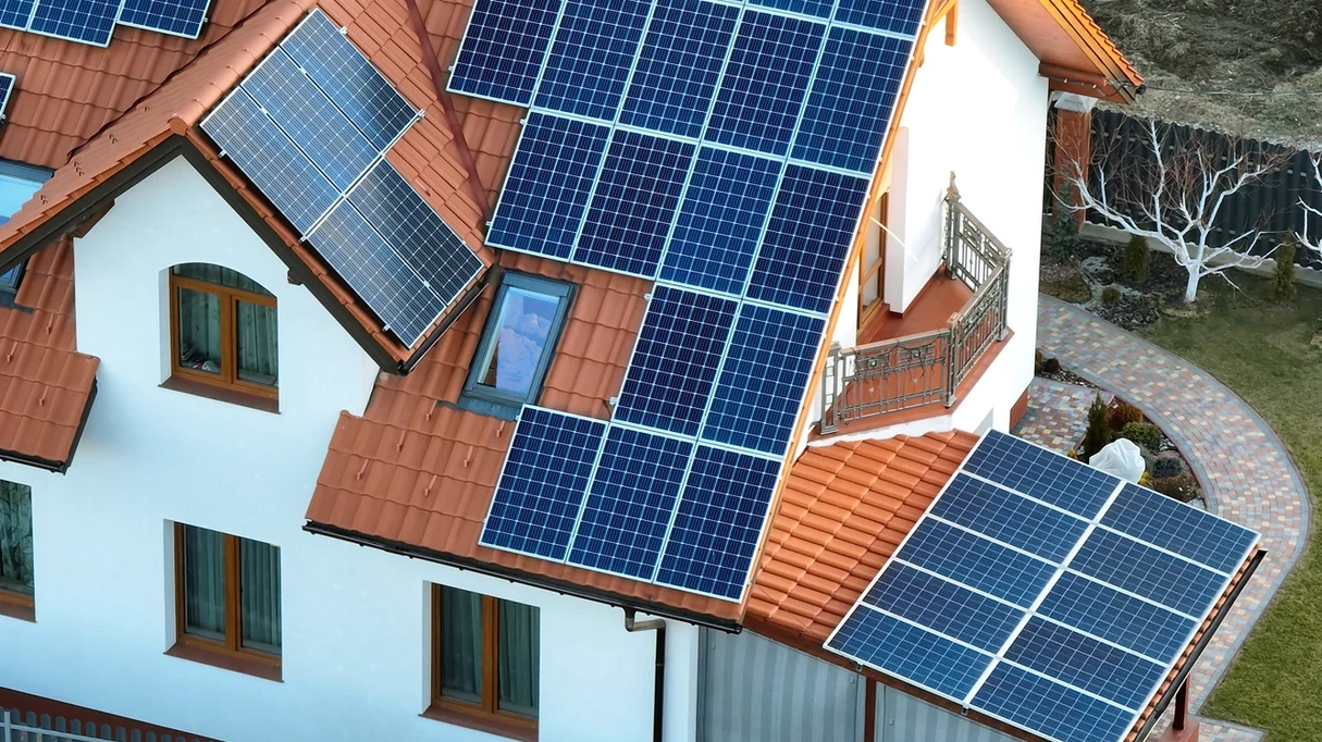 Furnizorii de energie vor să scape de plata prosumatorilor: împing modelul italian, cu statul în rol de plătitor