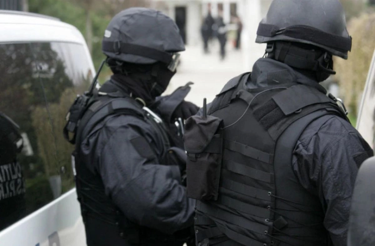 Percheziții DIICOT în București și alte două județe din țară! Fraudă uriașă cu mașini de lux și credite false - prejudiciu de peste 7 milioane de euro