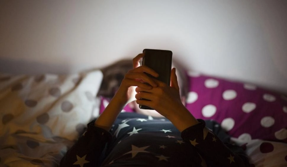 INSP avertizează asupra legăturii dintre utilizarea excesivă a ecranelor și problemele de sănătate mintală